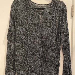 Black and white keyhole top